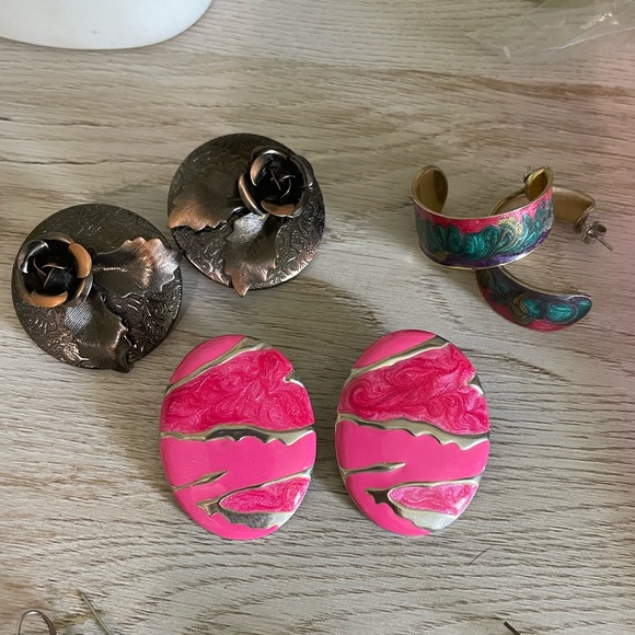 • VTG Earrings Bundle • - Picture 2 of 8